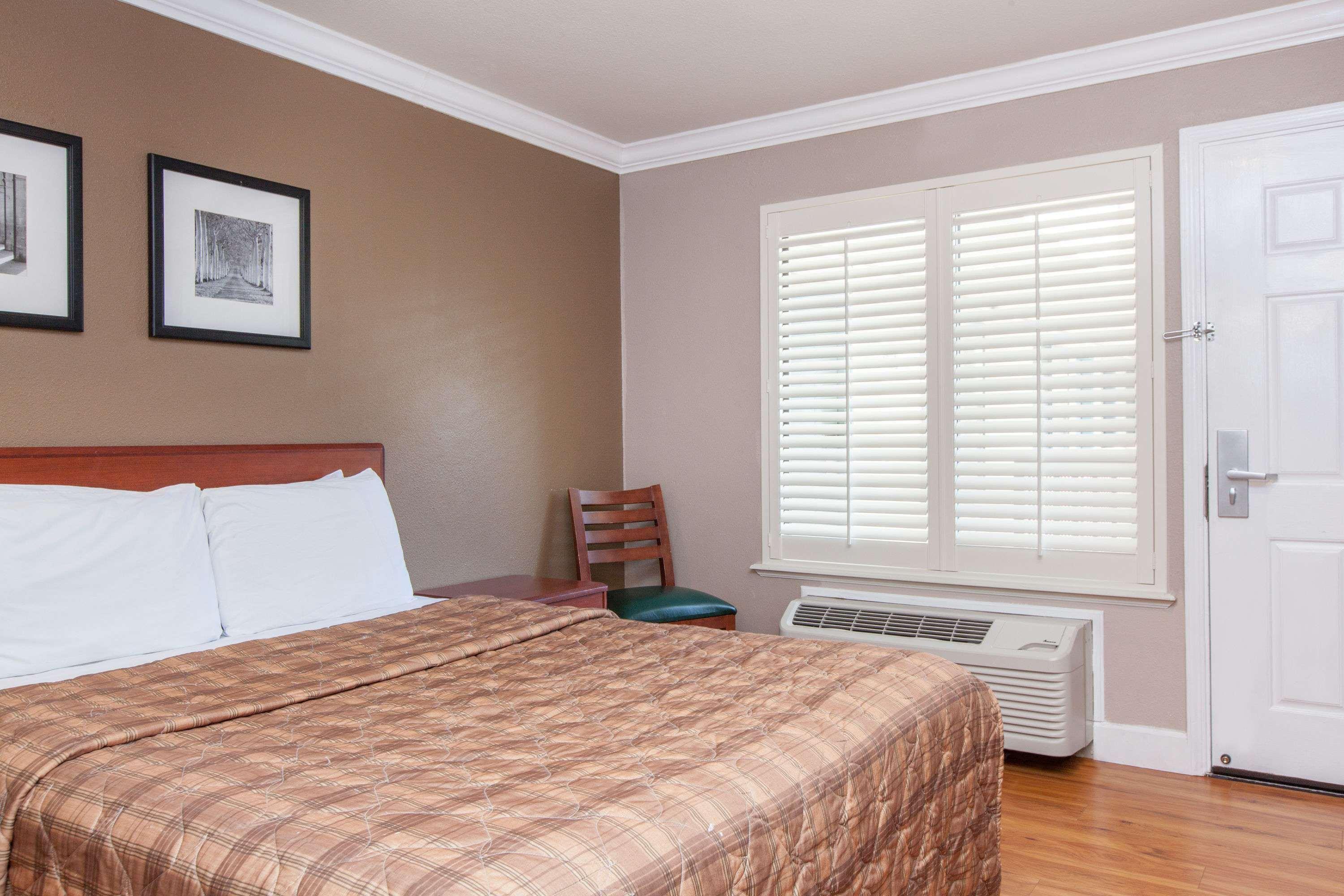 Days Inn By Wyndham San Francisco S/Oyster Point Airport South San Francisco Esterno foto