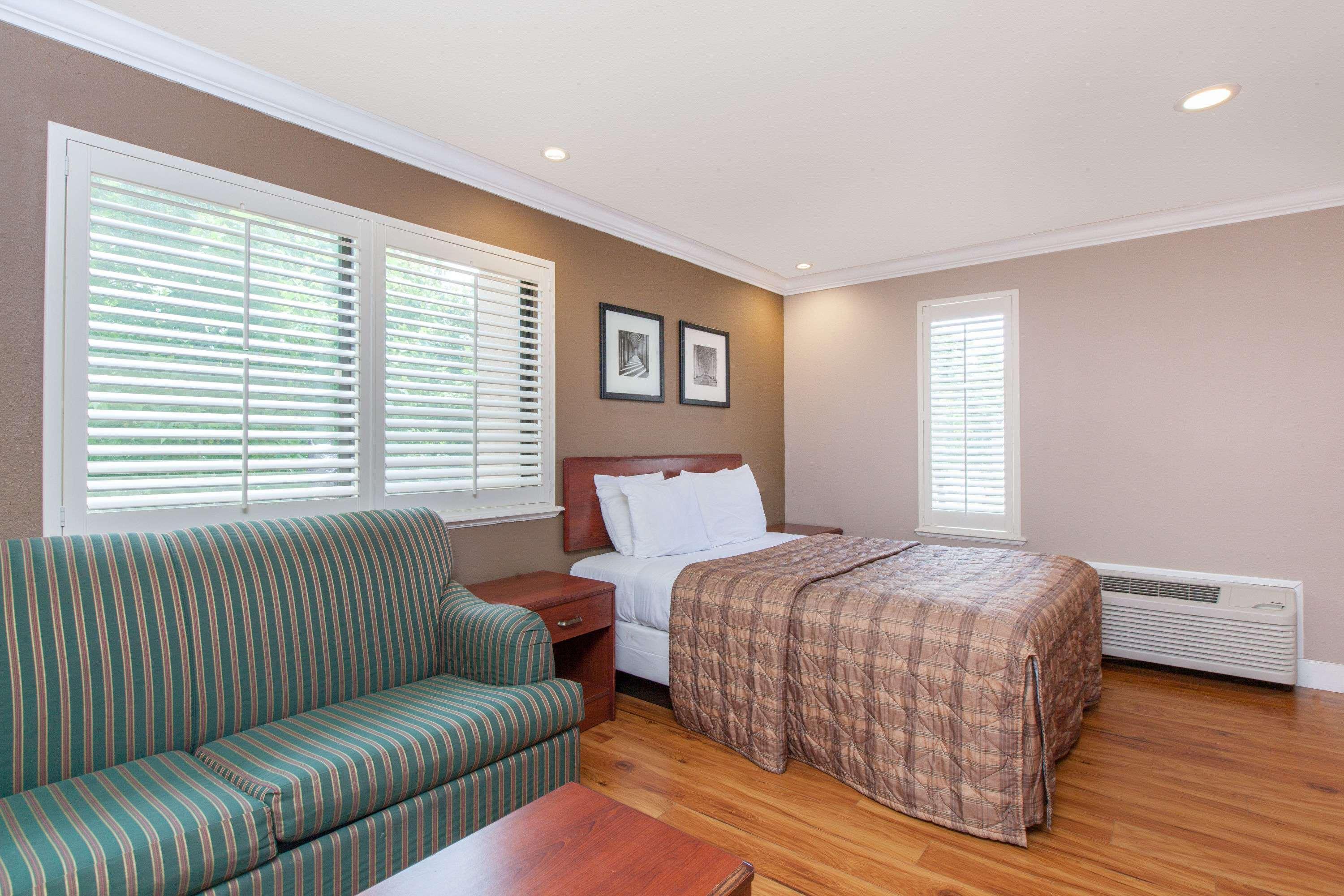 Days Inn By Wyndham San Francisco S/Oyster Point Airport South San Francisco Esterno foto