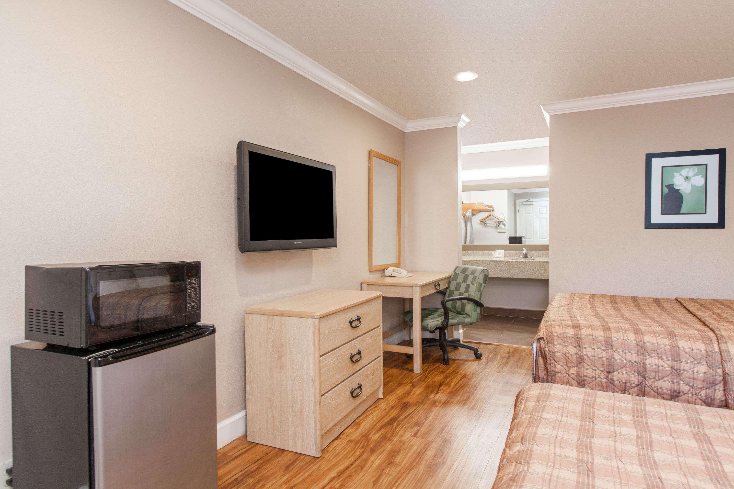 Days Inn By Wyndham San Francisco S/Oyster Point Airport South San Francisco Esterno foto