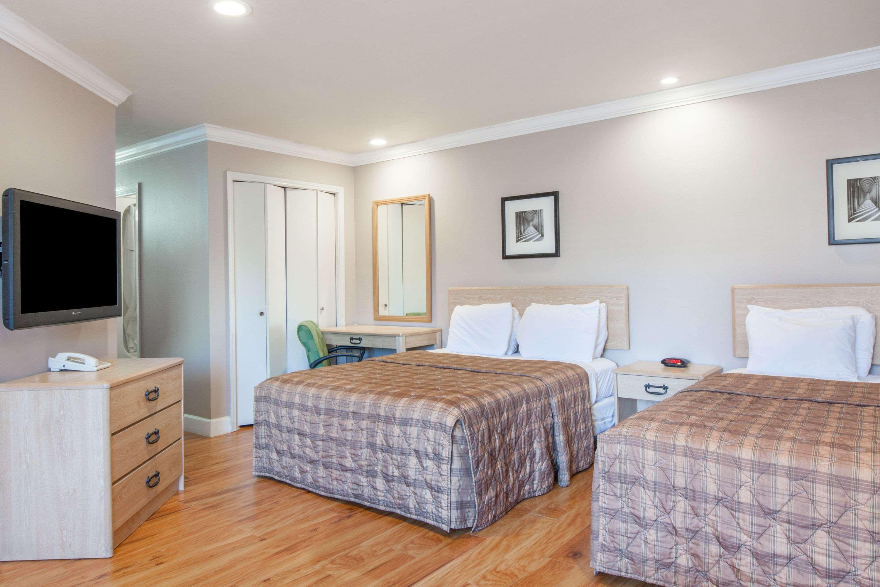 Days Inn By Wyndham San Francisco S/Oyster Point Airport South San Francisco Esterno foto