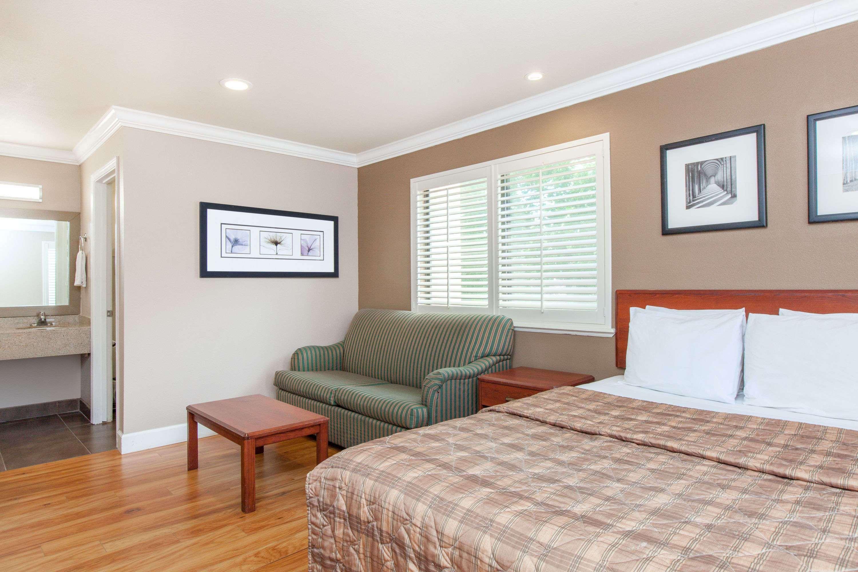 Days Inn By Wyndham San Francisco S/Oyster Point Airport South San Francisco Esterno foto