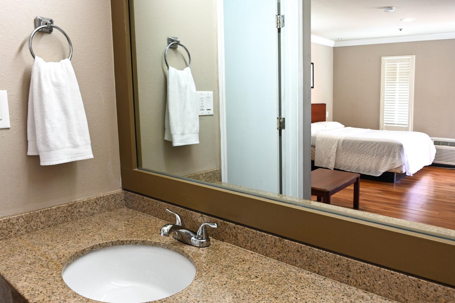 Days Inn By Wyndham San Francisco S/Oyster Point Airport South San Francisco Esterno foto