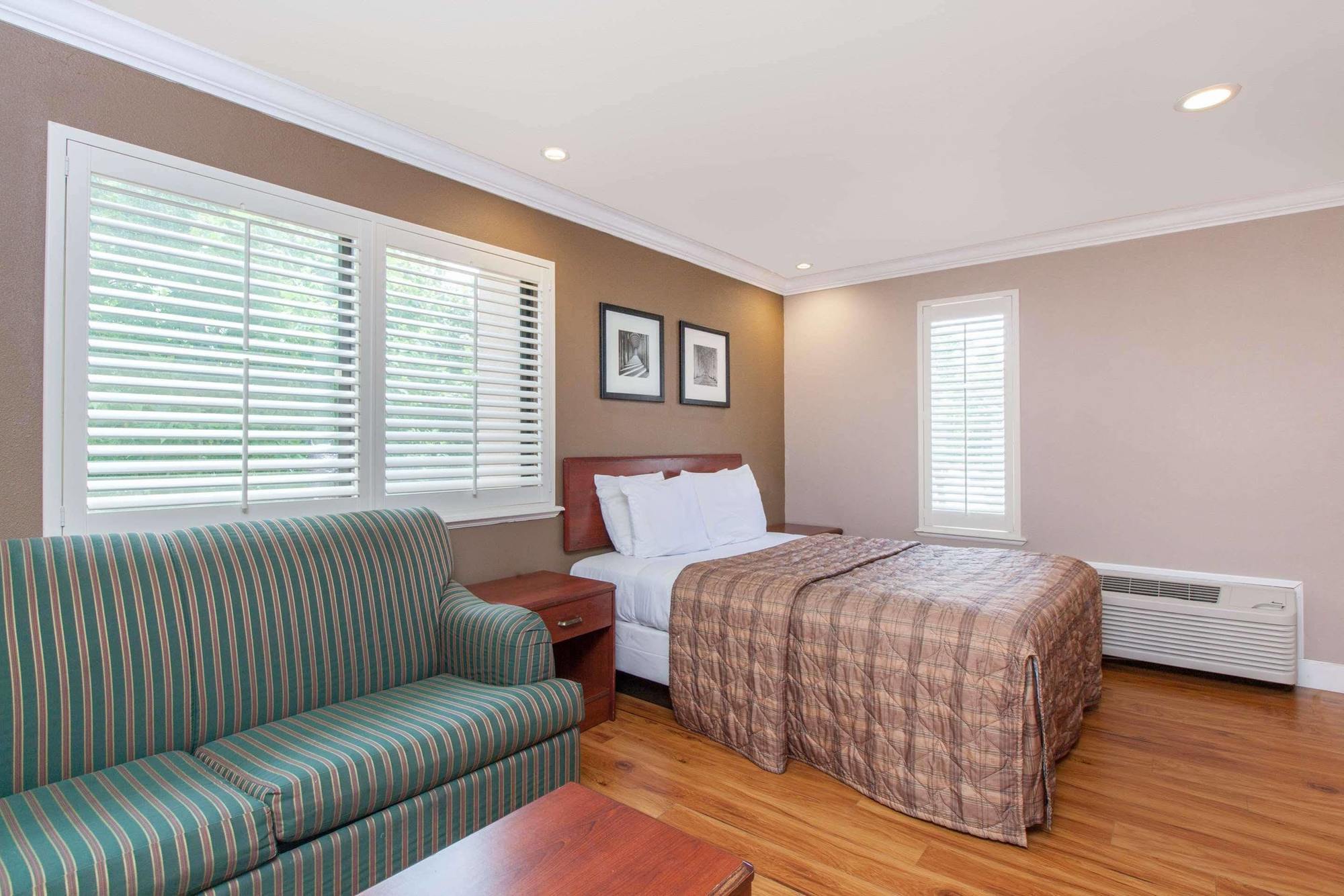 Days Inn By Wyndham San Francisco S/Oyster Point Airport South San Francisco Esterno foto